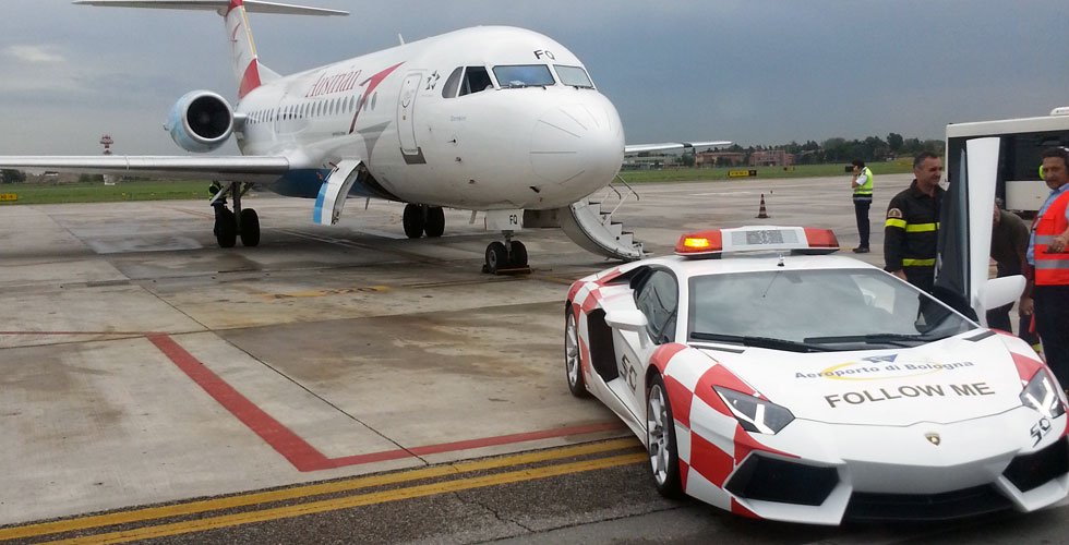 Lamborghini_Aventador_01