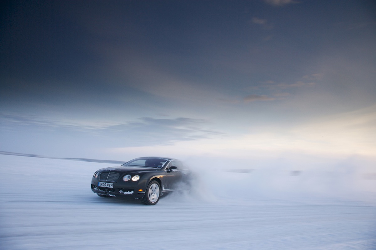 Juha Kankkunen sur la glace en Bentley Continental