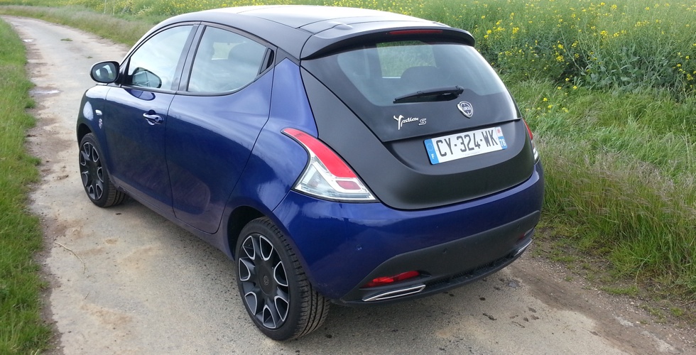 lancia-ypsilon-s-by-stade-francais-arriere