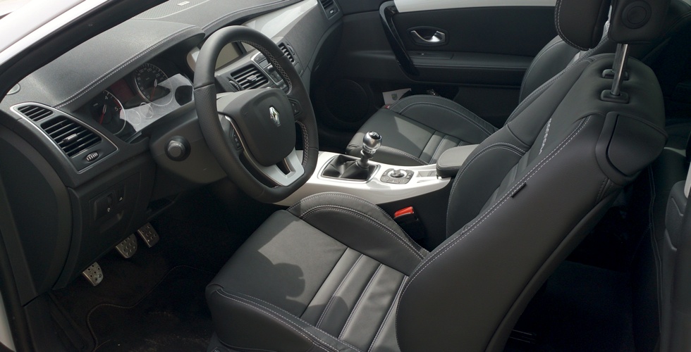 renault-laguna-coupe-interieur