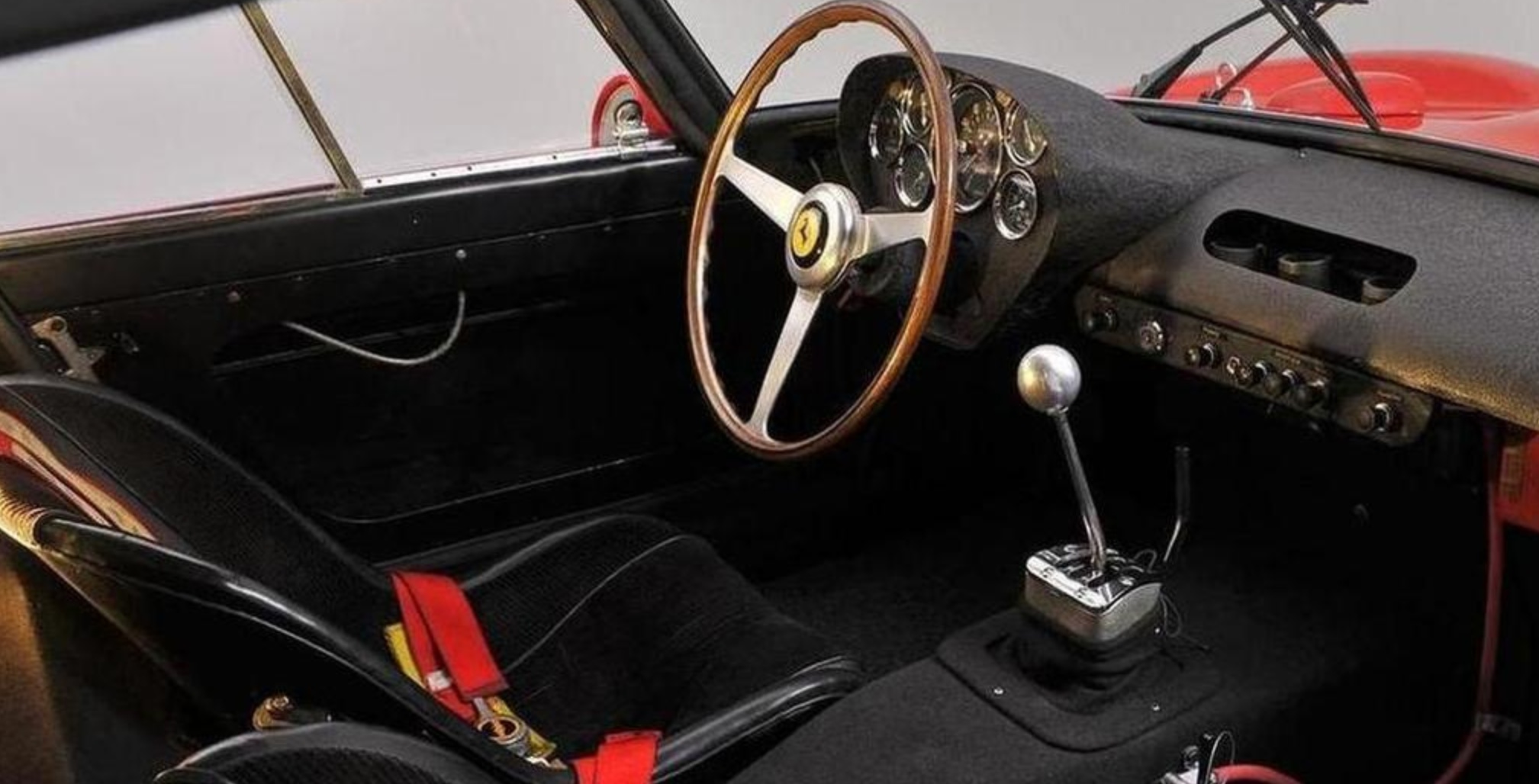 ferrari-250-gto-interieur