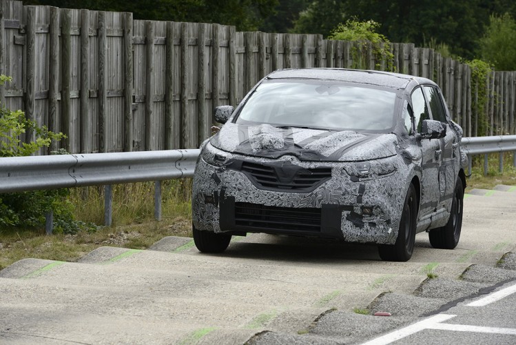 RENAULT ESPACE V (JFC) - PHASE 1 - ESSAIS AU CENTRE TECHNIQUE D'AUBEVOYE