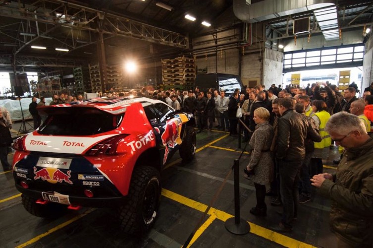 Peugeot_2008_DAKAR_RedBull_Total_15