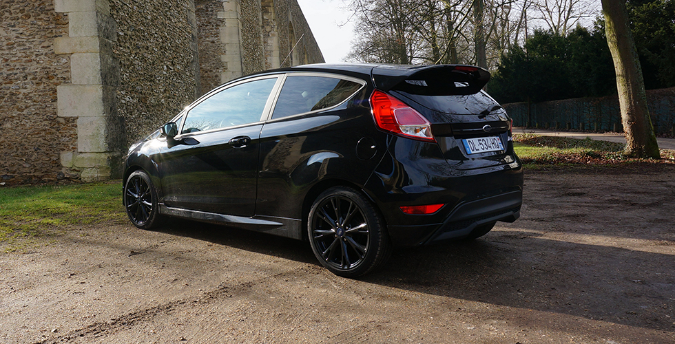 ford-fiesta-black-edition-02