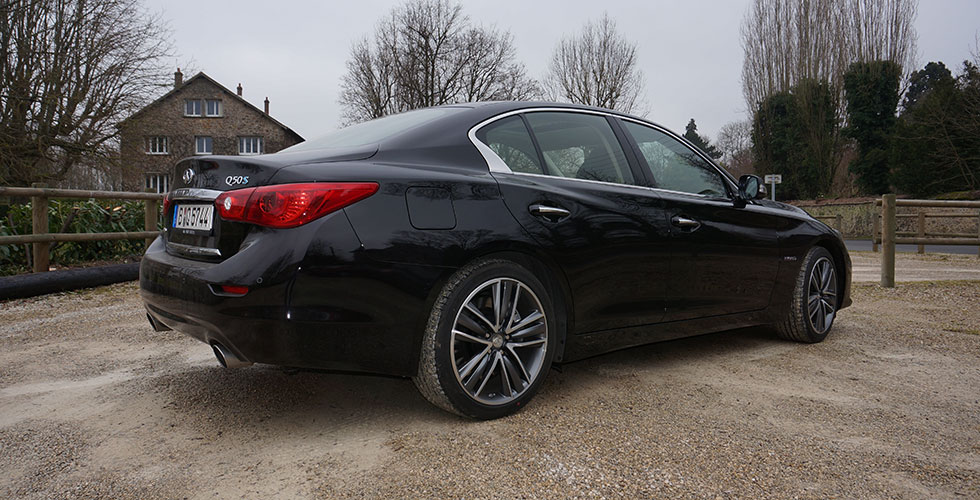 infiniti-q50-s-hybrid-arriere