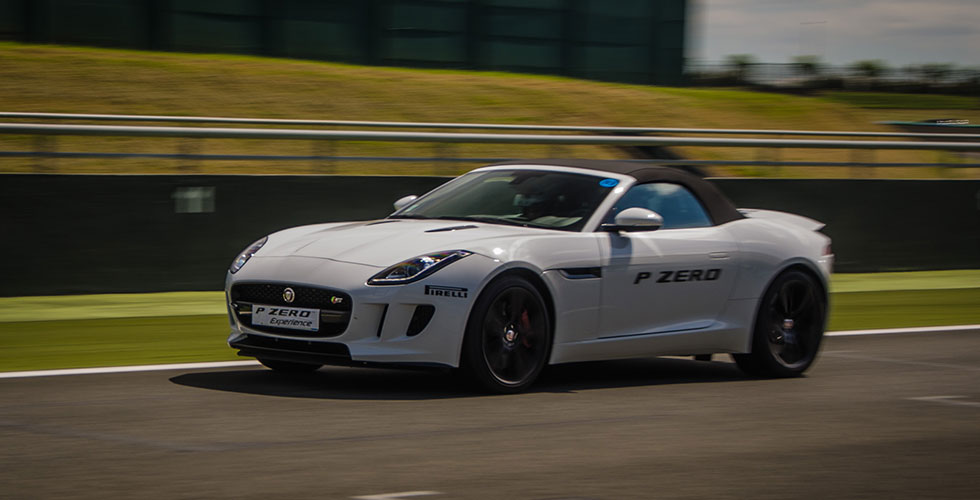 jaguar-f-type-s-v6-pirelli-magny-cours