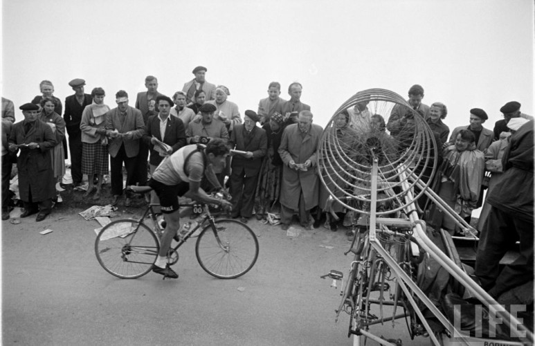 jeep tour de france 1955 le parisien - 1