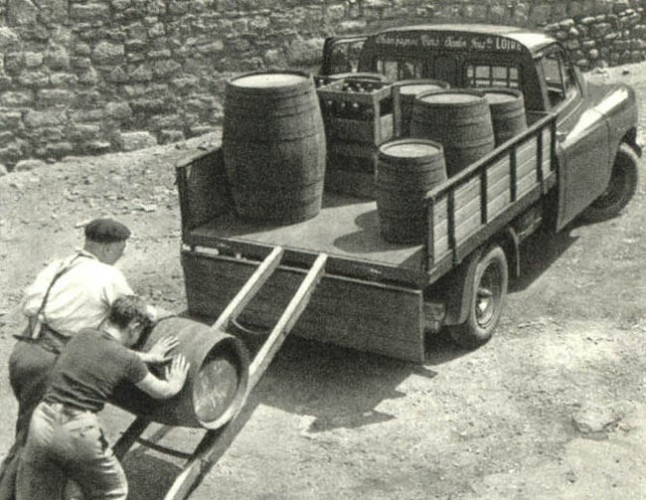 Renault Prairie, châssis cabine aménagé par un plateau à ridelles