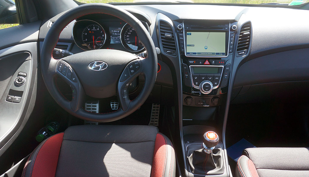 hyundai-i30-turbo-interieur