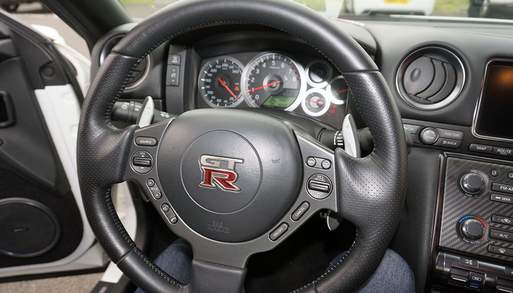 nissan-gt-r-track-pack-volant