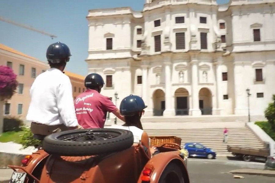 Lisbon Side Car Four Season