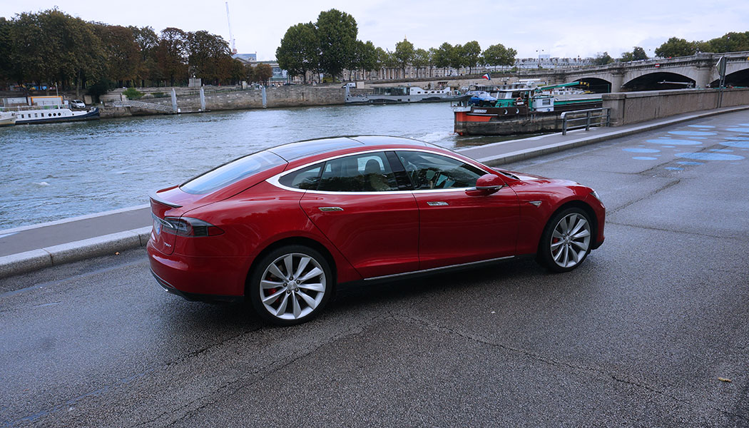 tesla-model-s-p85d-arriere