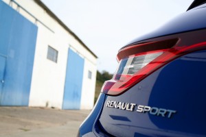 Renault Megane GT 2016 - Photo détail, logo Renault Sport, malle arrière.