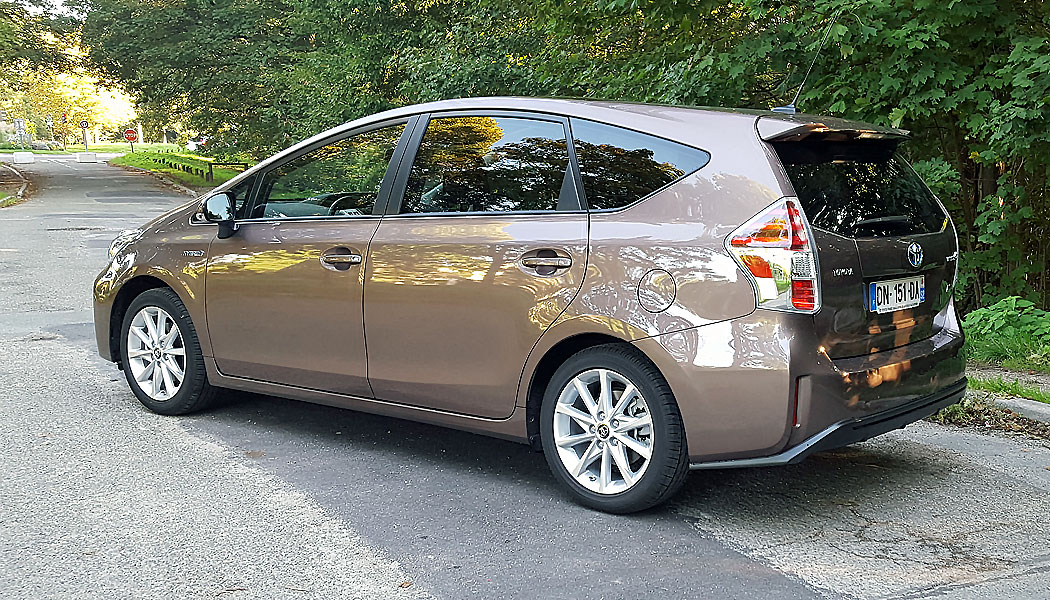 toyota-prius-plus-arriere