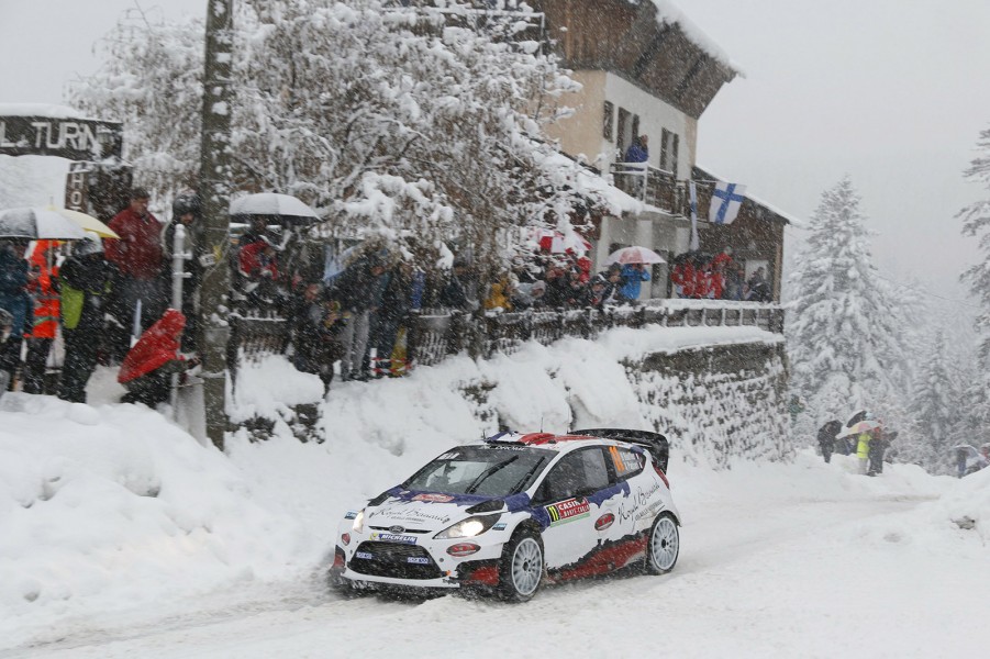 Bryan Bouffier, Ford Fiesta WRC, lors du Rallye Monte-Carlo 2014, au passage du Col du Turini. - Photo : McKlein/Red Bull Content Pool