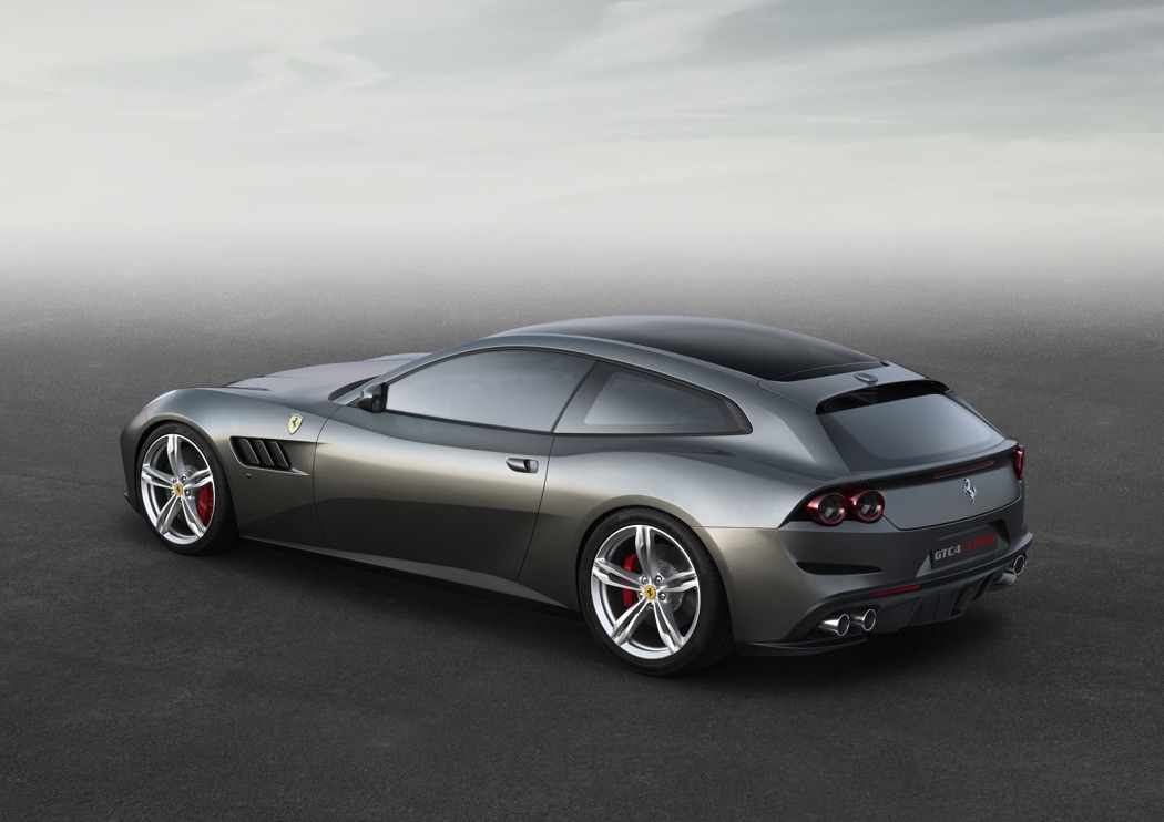 Ferrari mélange une 365 GTC/4 et une 250 GT Lusso