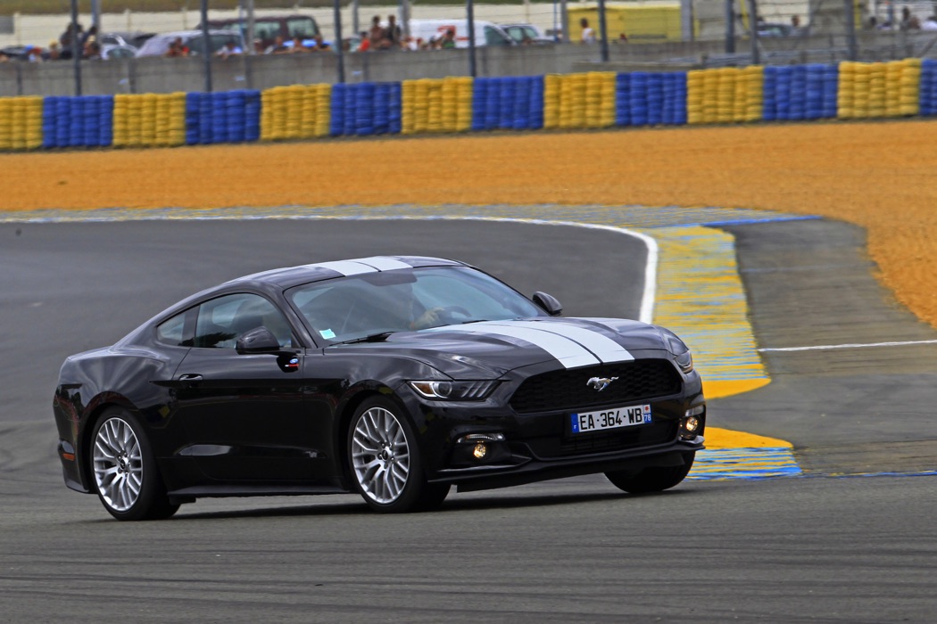 Un tour du Circuit des 24 Heures du Mans en Ford Mustang