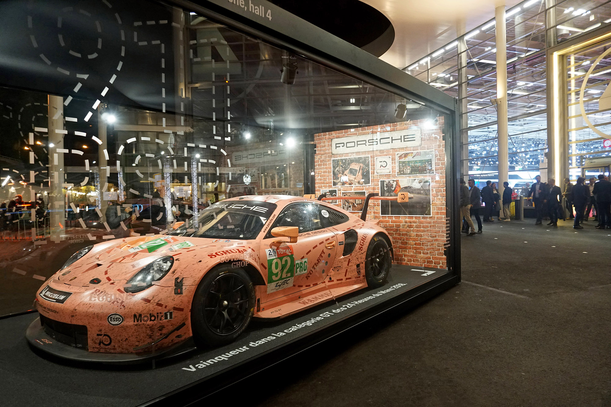 Mondial de Paris 2018 : la Porsche 911 RSR Pink Pig dans la boîte