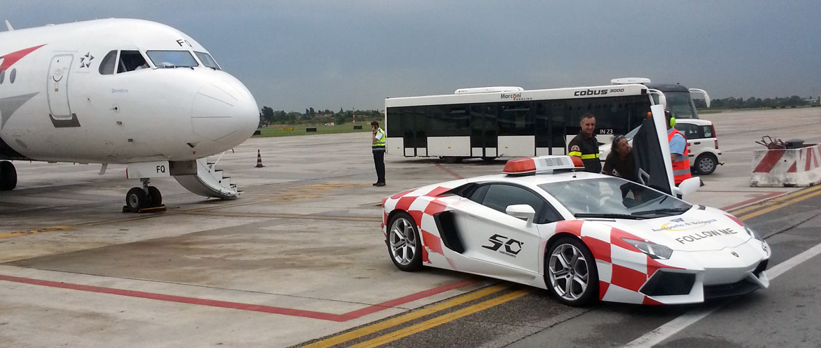 Vu : Les Lamborghini de l’aéroport de Bologne