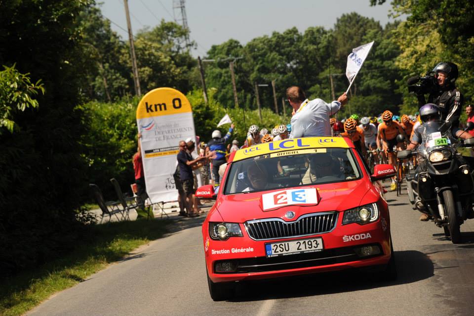 Pourquoi les Škoda du Tour de France sont-elles immatriculées en Tchéquie ?