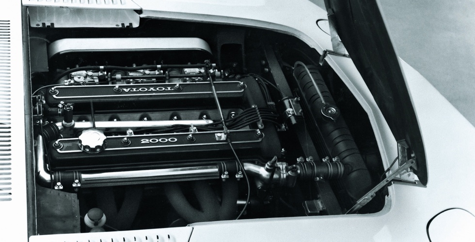 toyota-2000-gt-moteur