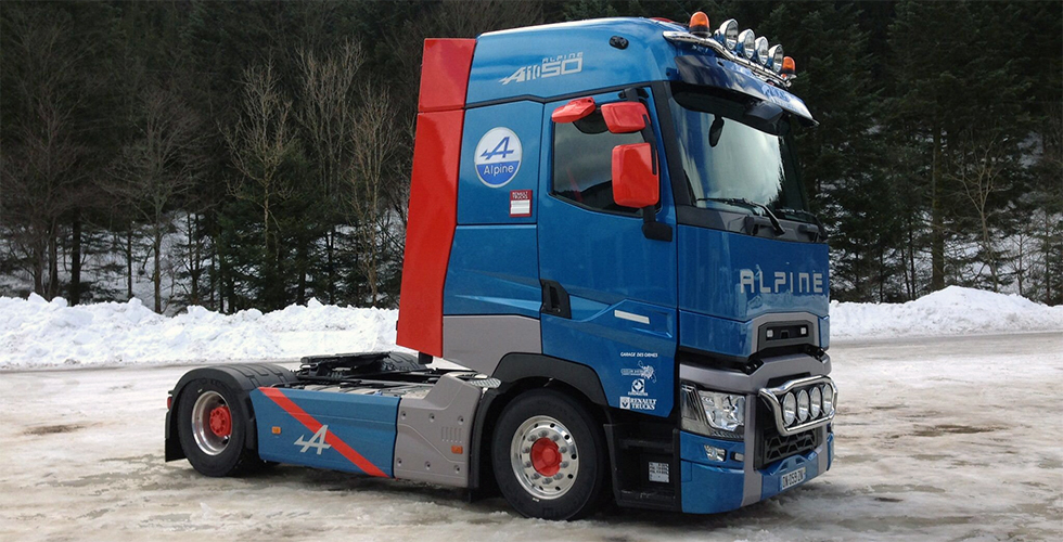 Un camion aux couleurs d’Alpine