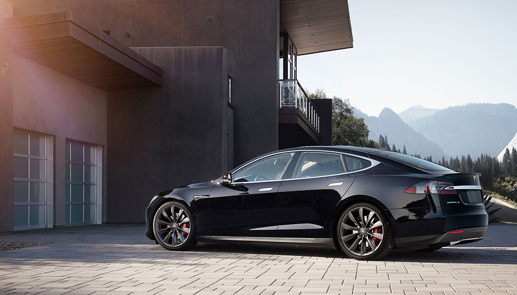 Contact : Tesla Model S P85D : fast and silencious