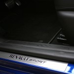 Renault Megane GT 2016 - Photo intérieur, passage de porte, logo Renault Sport