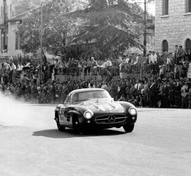 Sur la route des Mille Miglia : Mercedes 300 SL Gullwing