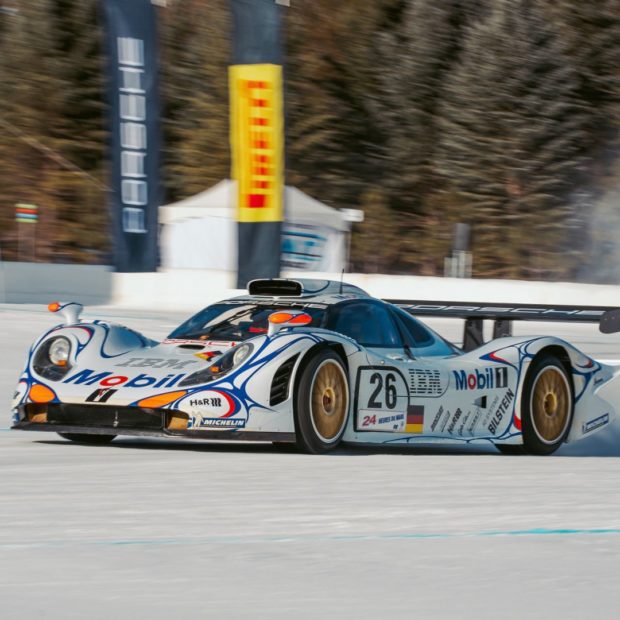 La Porsche 911 GT1 s’illustre sur la glace avec Stéphane Ortelli