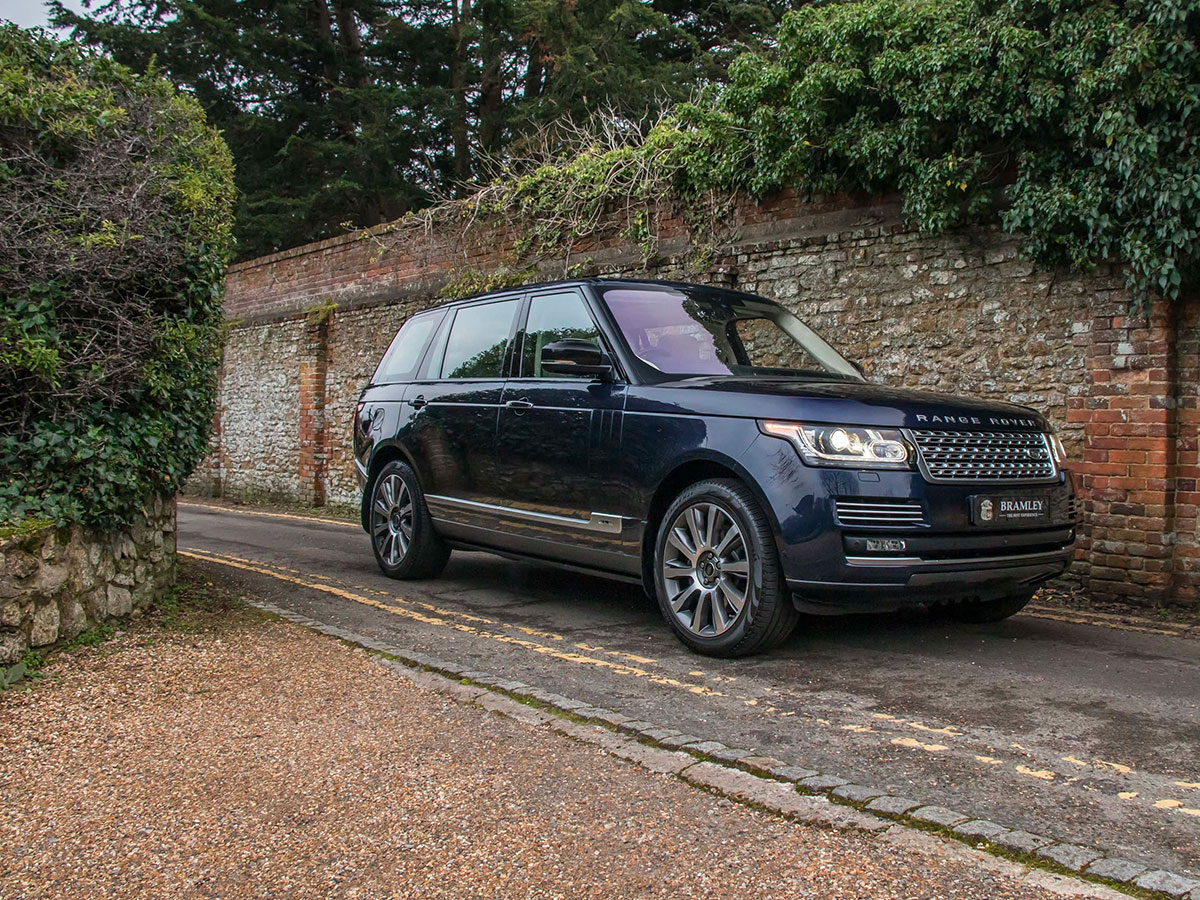 Le Range Rover SDV8 Autobiography LWB de la Reine Elizabeth II est en vente