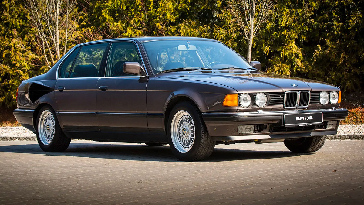 Surprise ! Voici la BMW Série 7 de 1990 avec moteur V16