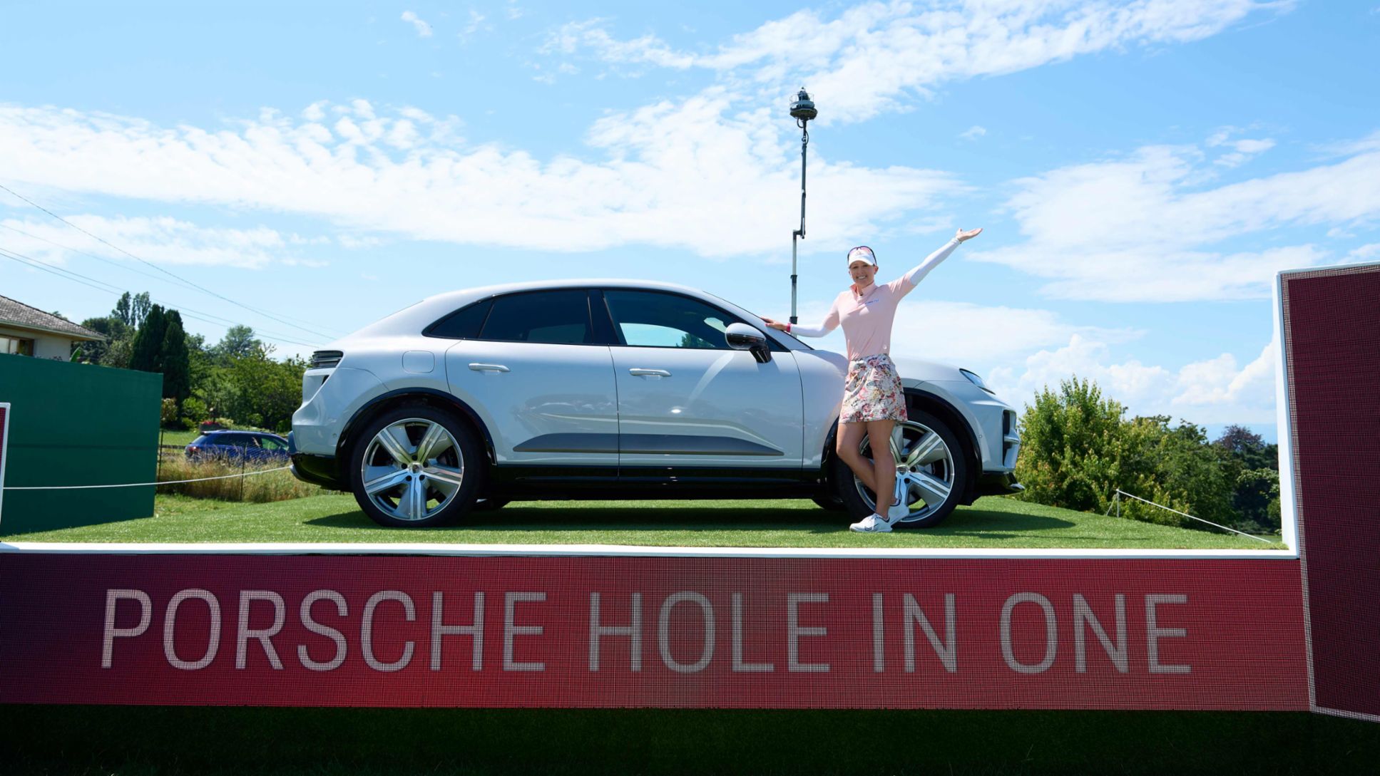 Une voiture pour un trou en un : l’incroyable histoire d’un coup parfait devenu stratégie marketing