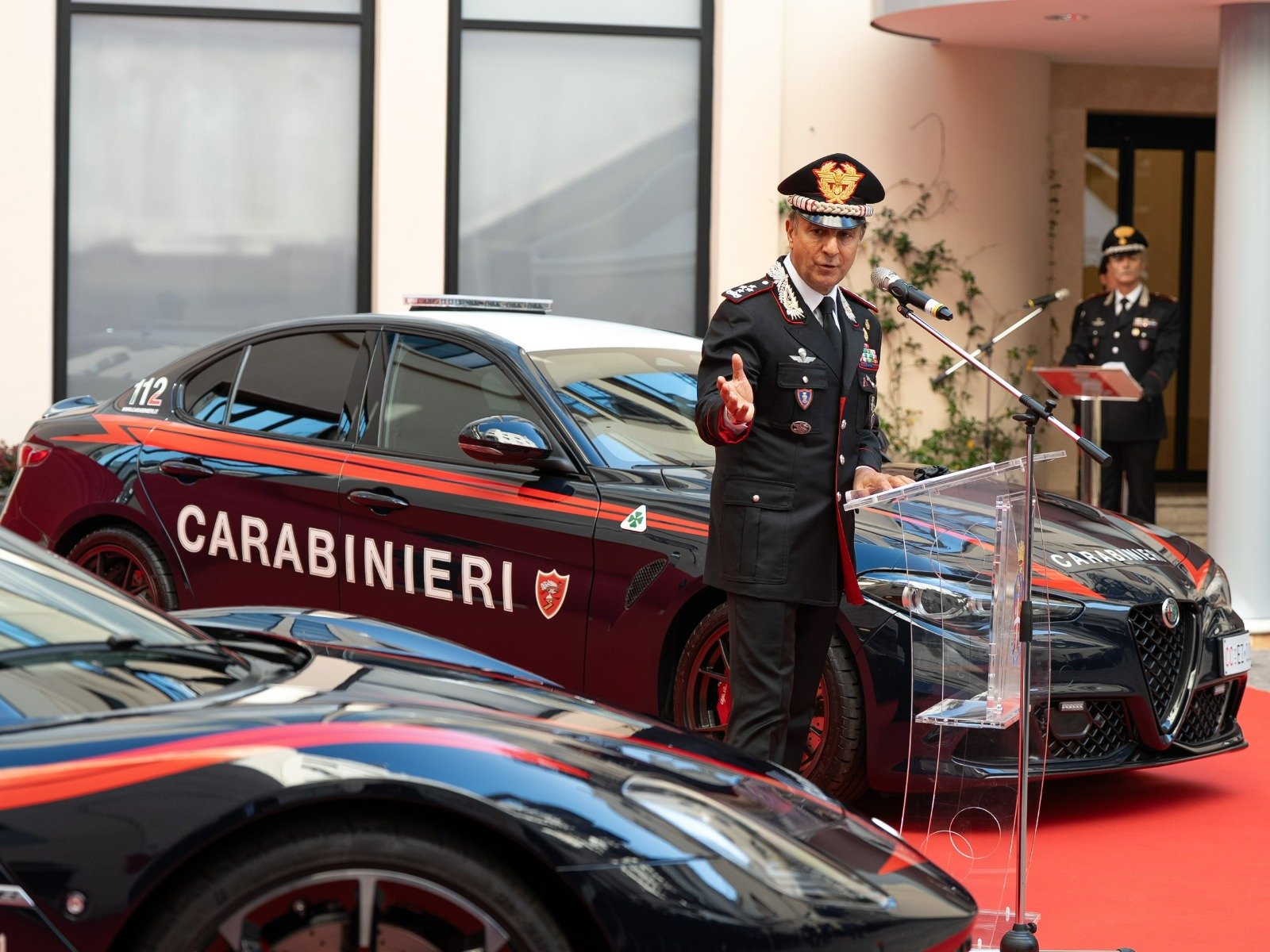 Du Quadrifoglio à la Gazzella : l’histoire secrète d’amour entre Alfa Romeo et les Carabinieri
