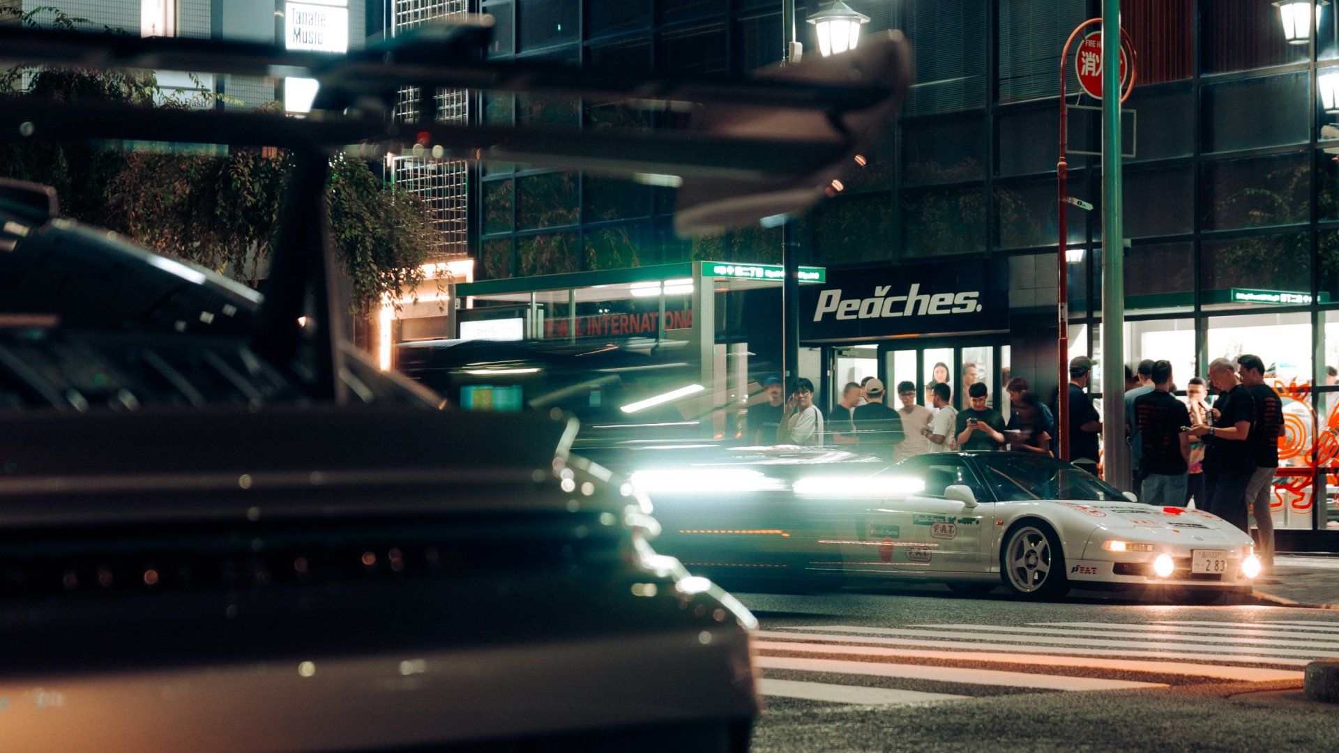 FAT International x Peaches : quand l’ADN du motorsport rencontre la culture automobile de Tokyo