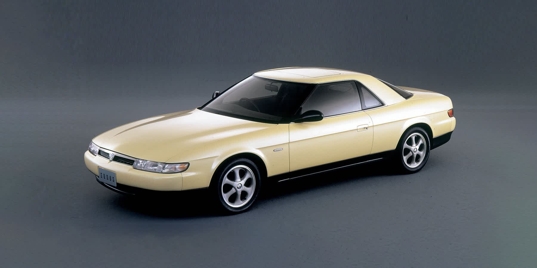 L’Eunos Cosmo : l’hyper-luxe oublié de Mazda, géniteur de la voiture connectée