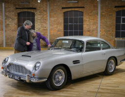 Aston Martin DB5 : Achetée 900 £ il y a 50 ans, cette épave devient un bijou à 1 million d&rsquo;euros
