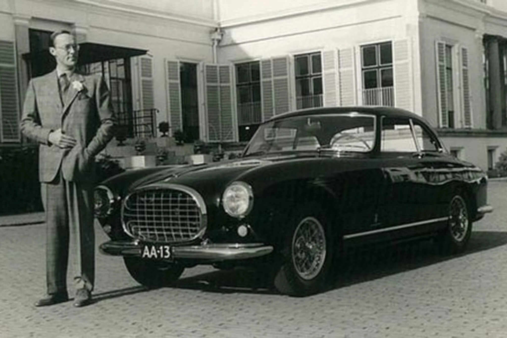 Sang Bleu et Sans Plomb 98 : Ces têtes couronnées qui possèdent les garages les plus fous