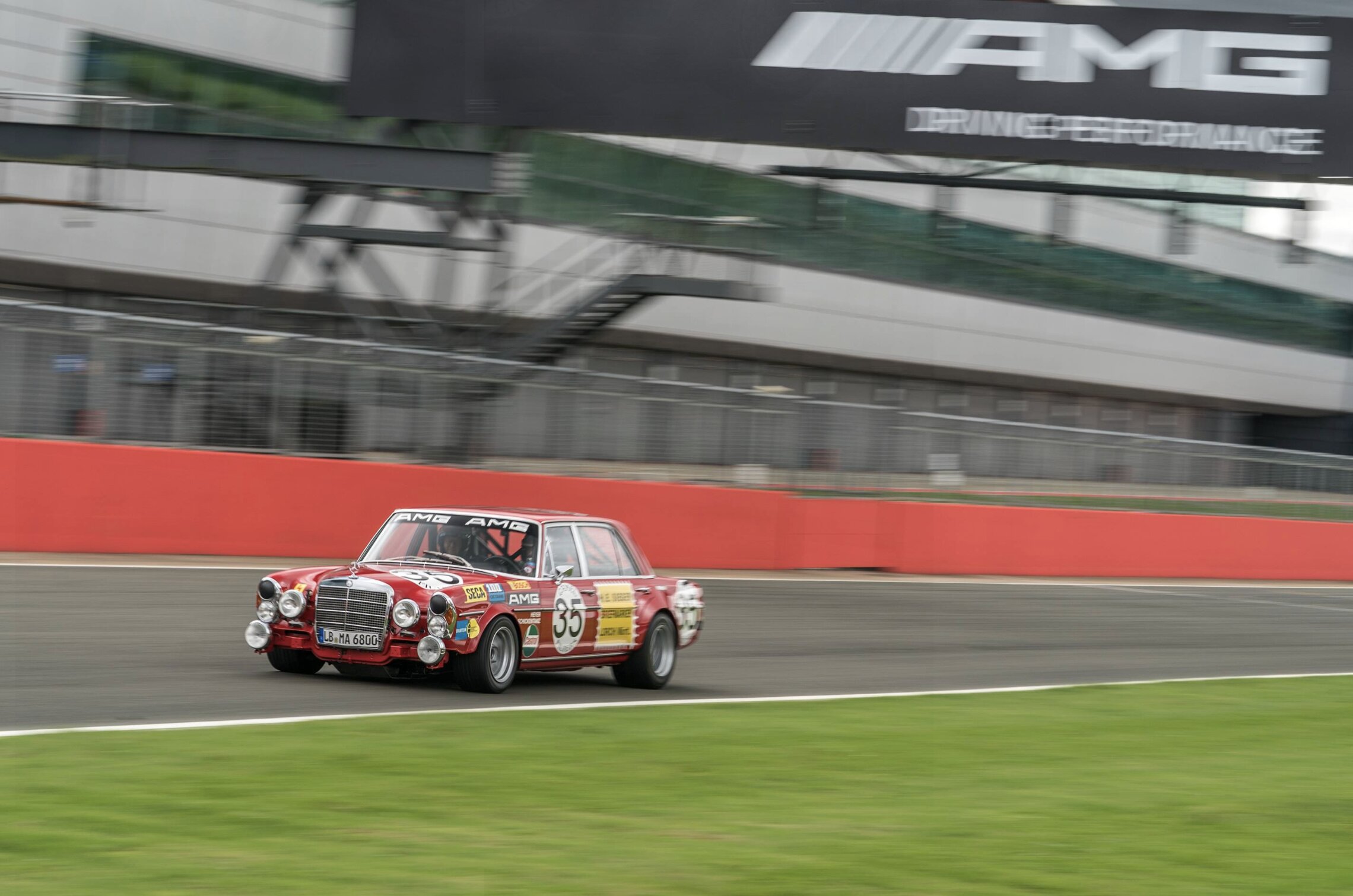 Le destin brisé de la « Red Pig » : De la gloire de Spa aux pistes d&rsquo;aviation