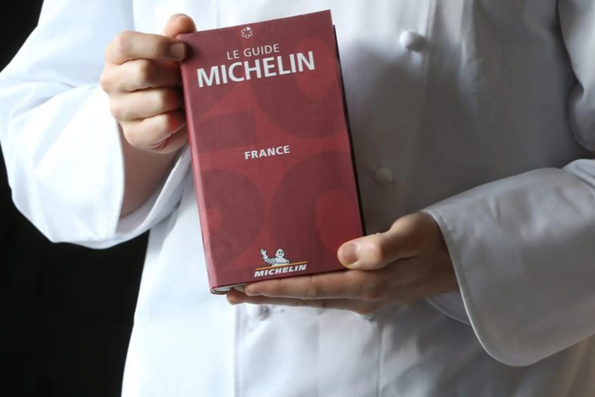 L’épopée du Guide Michelin : Comment un marchand de pneus a inventé la gastronomie moderne