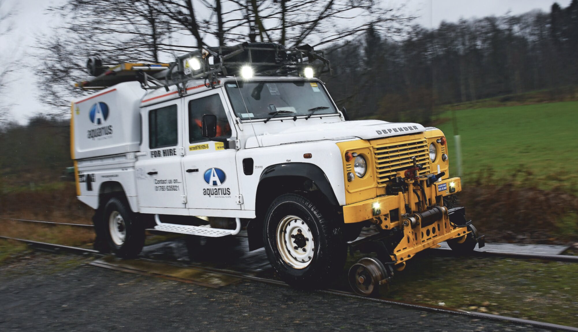 Land Rover sur rails : Quand le Defender délaisse le bitume pour la voie ferrée