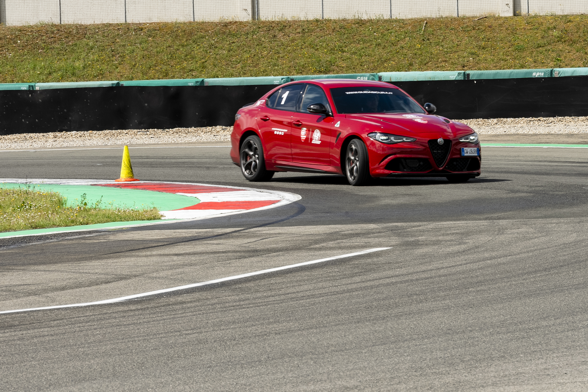 Alfa Romeo Driving Academy : Trajectoires au cordeau et esprit « paddock » à Varano