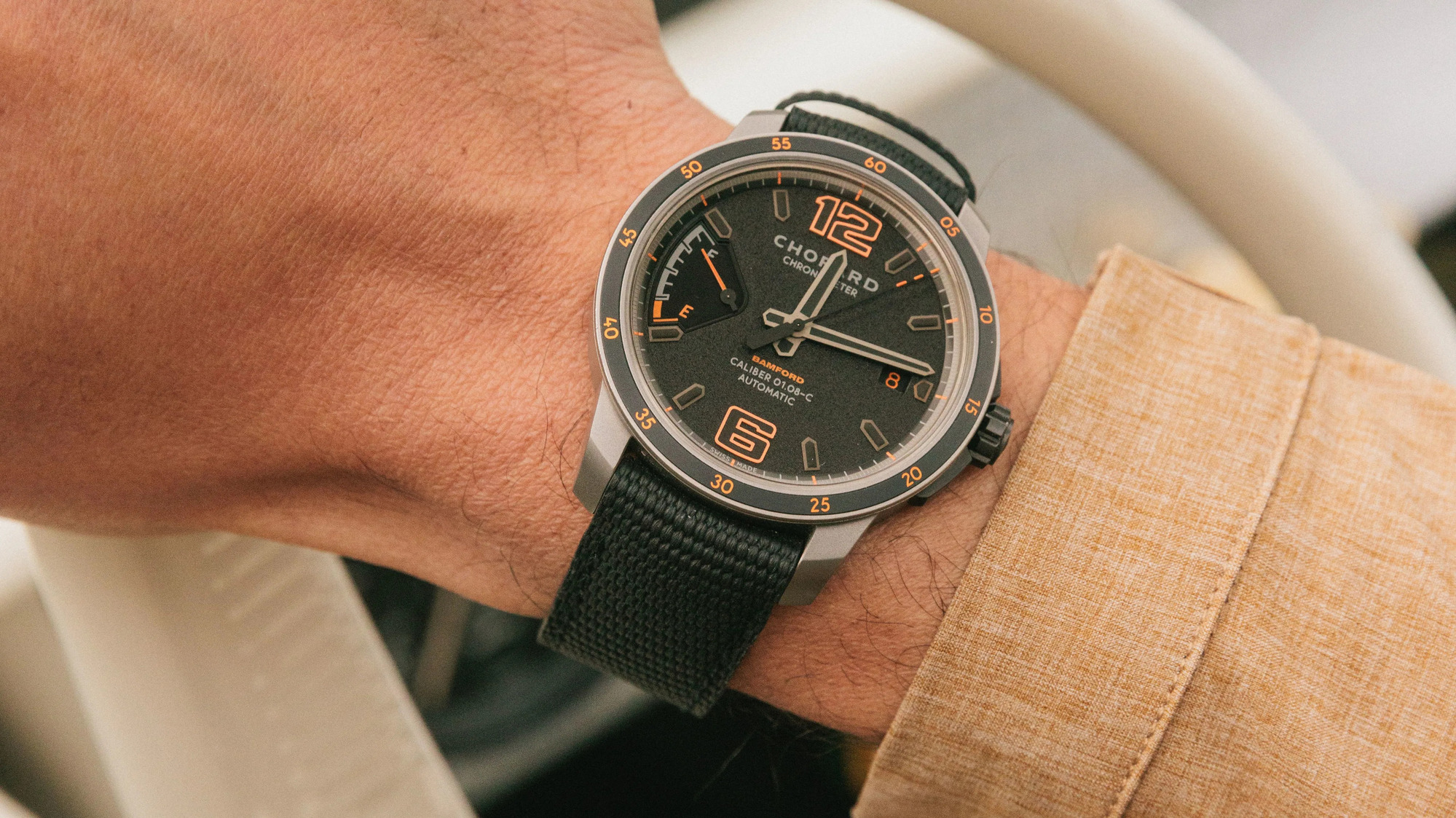 Des bielles et des rouages : Pourquoi l&rsquo;union entre l&rsquo;automobile et l&rsquo;horlogerie est un mythe magnifique