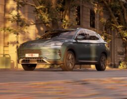 Quand Pékin sous-traite à Londres : les coulisses de l&rsquo;influence automobile chinoise en France