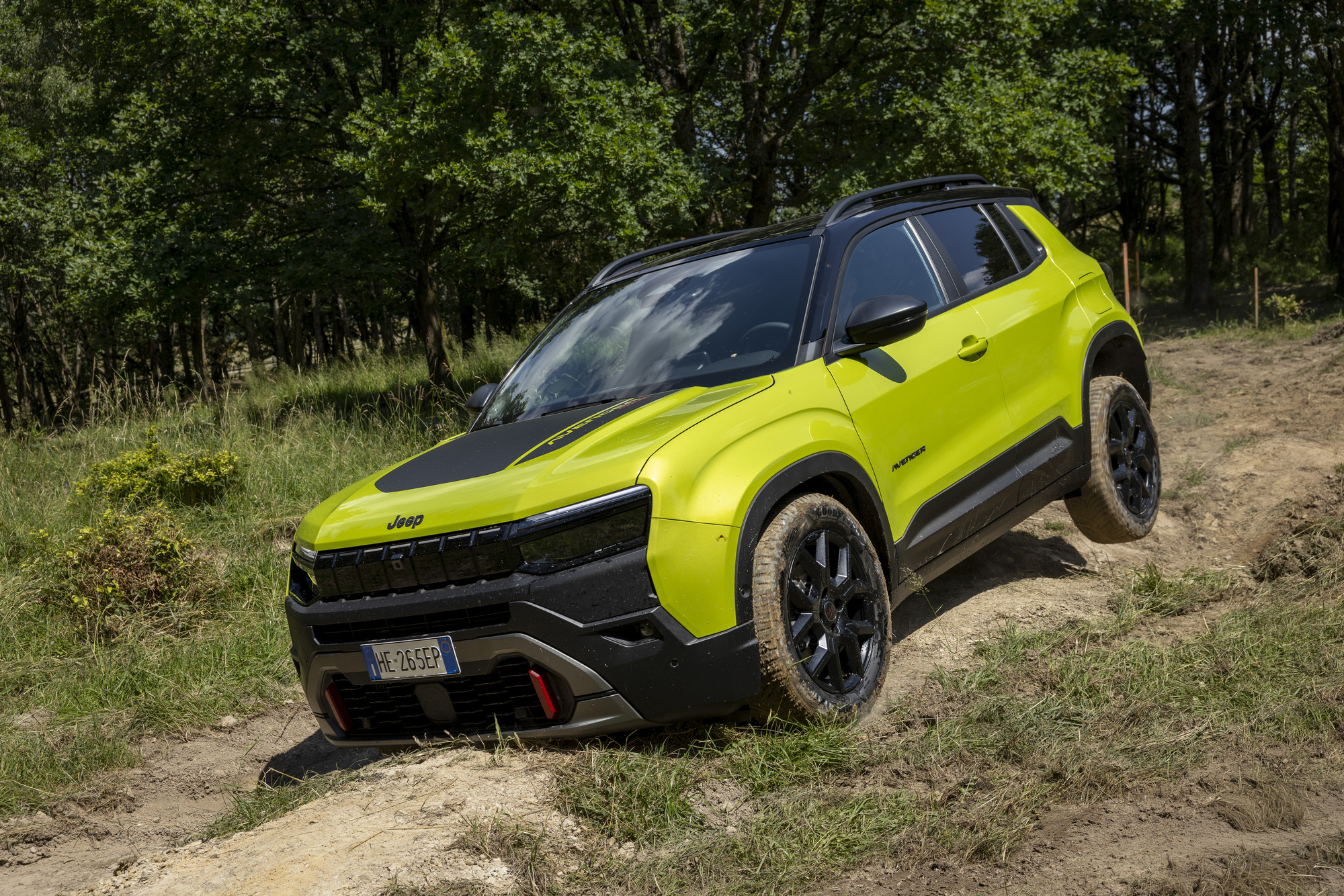 Essai – Le paradoxe de la poche : j&rsquo;ai conduit le nouveau Jeep Avenger 4xe de 145 chevaux