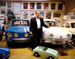 Michel Hommell et le Manoir de Lohéac : L’homme qui a bâti le royaume de la passion automobile
