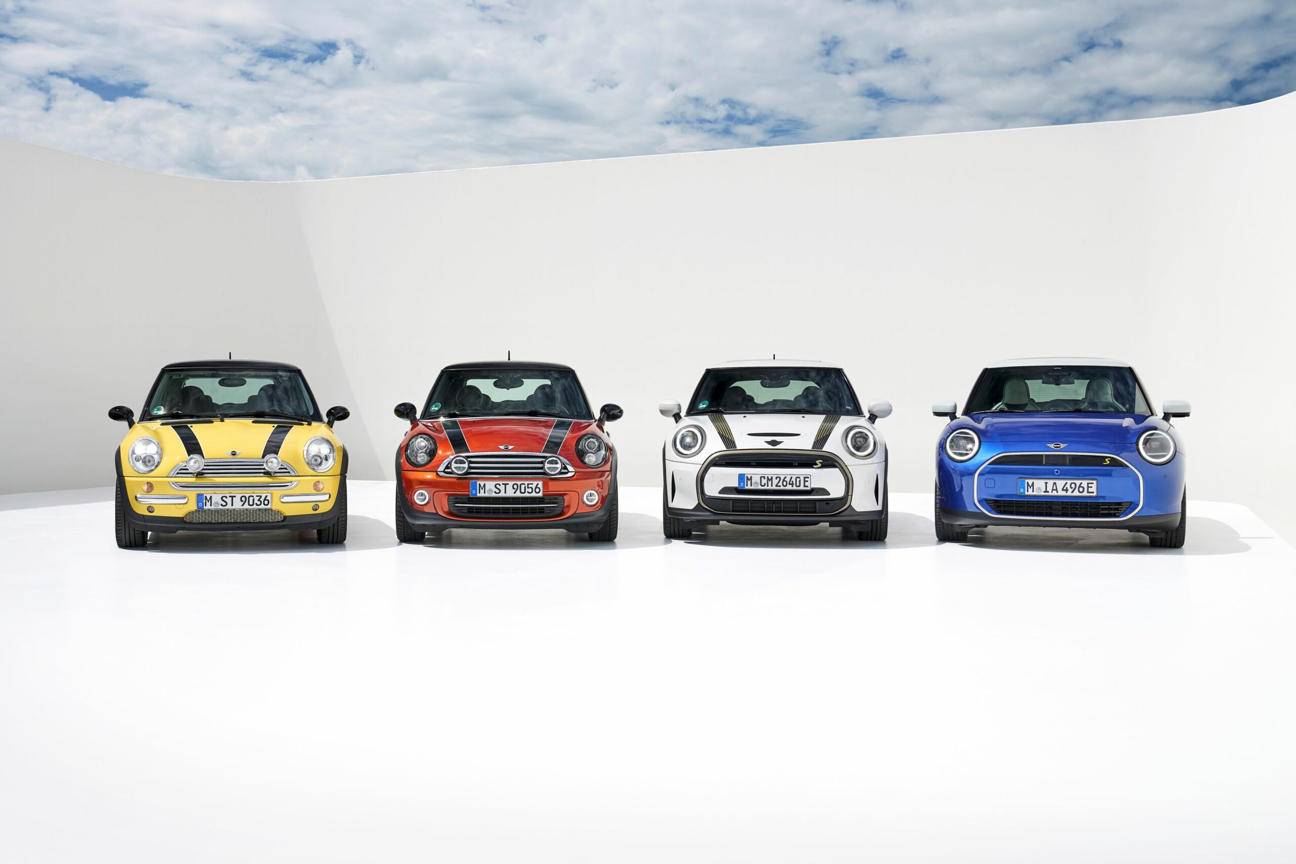De l’icône de 1959 au « nouvel original » : MINI célèbre 25 ans de design sous l’ère BMW