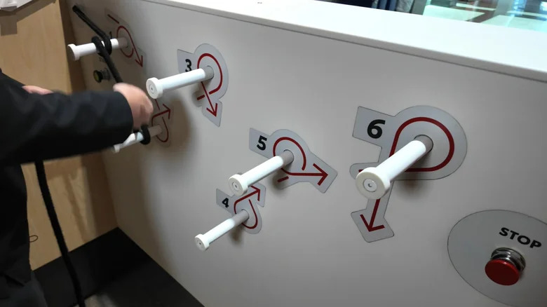 6 secondes et une corde : Le test de recrutement viral qui explique la fiabilité légendaire de Toyota