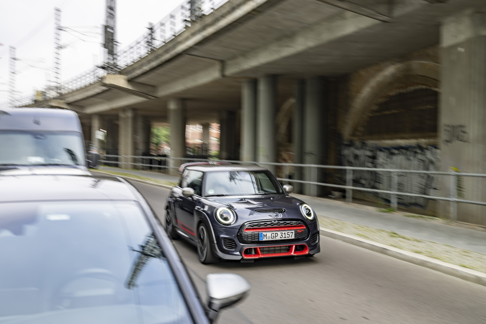 20 ans de MINI GP : Le pèlerinage exclusif des bombinettes à la réserve BMW Group Classic de Munich