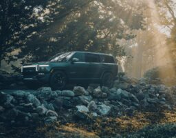 Rivian R1S